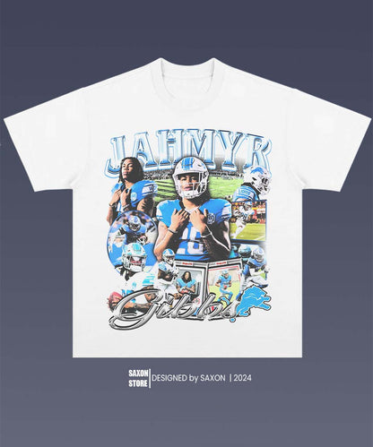 JAHMYR GIBBS 1.1 TEE - AMERICAN FOOTBALL GRAPHIC TEE
