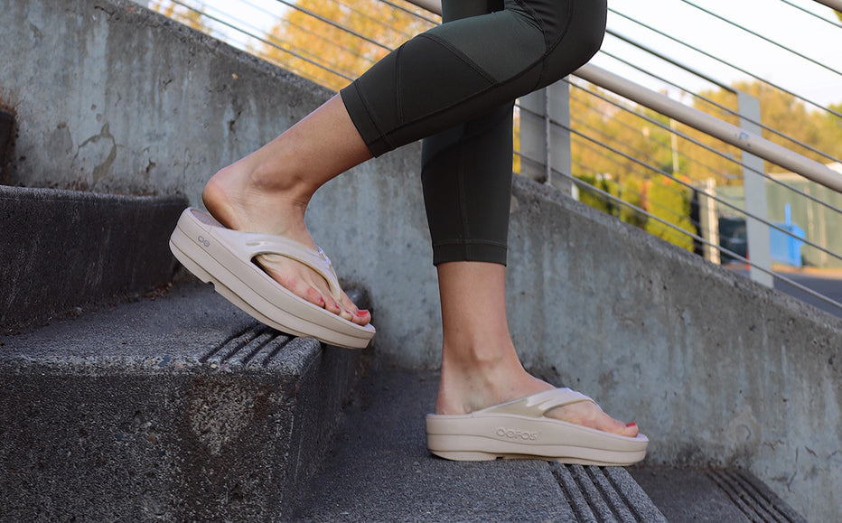 Women's OOFOS OOmega OOlala Recovery oofos Slide Sandals