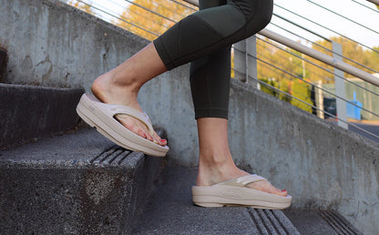 Women's OOFOS OOmega OOlala Recovery oofos Slide Sandals